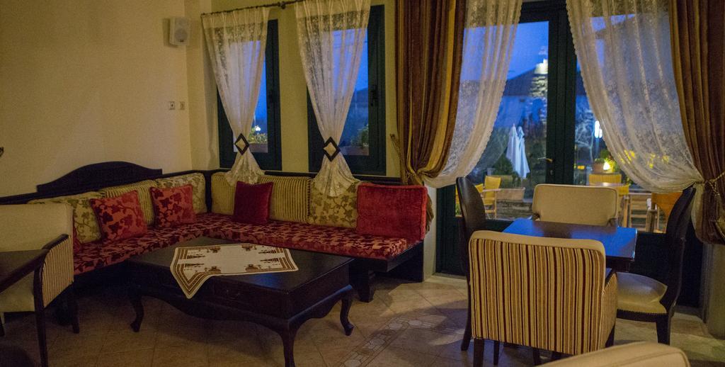 Evzin Hotel Káto Loutrákion Kültér fotó